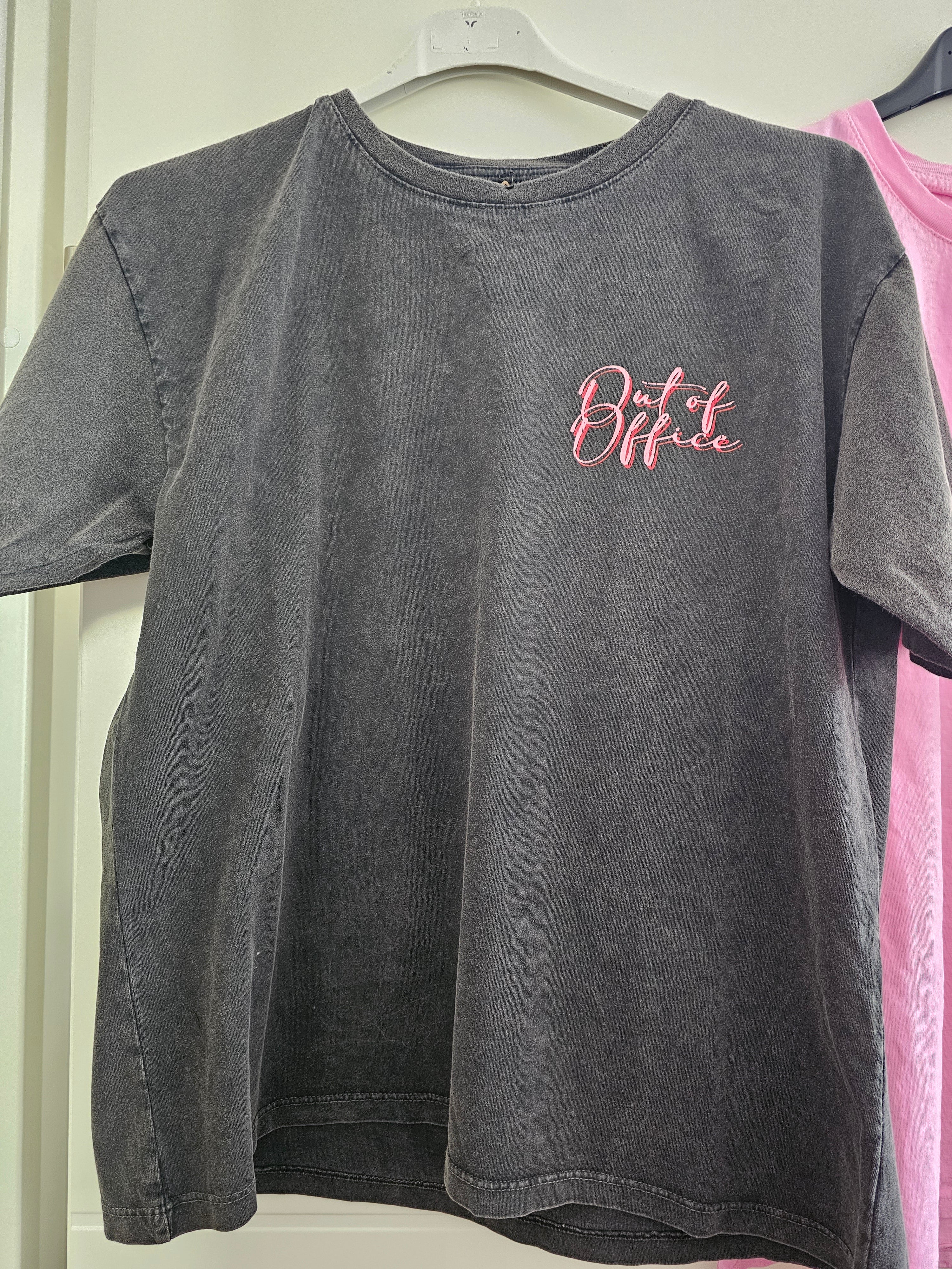 T-Shirt Out of Office