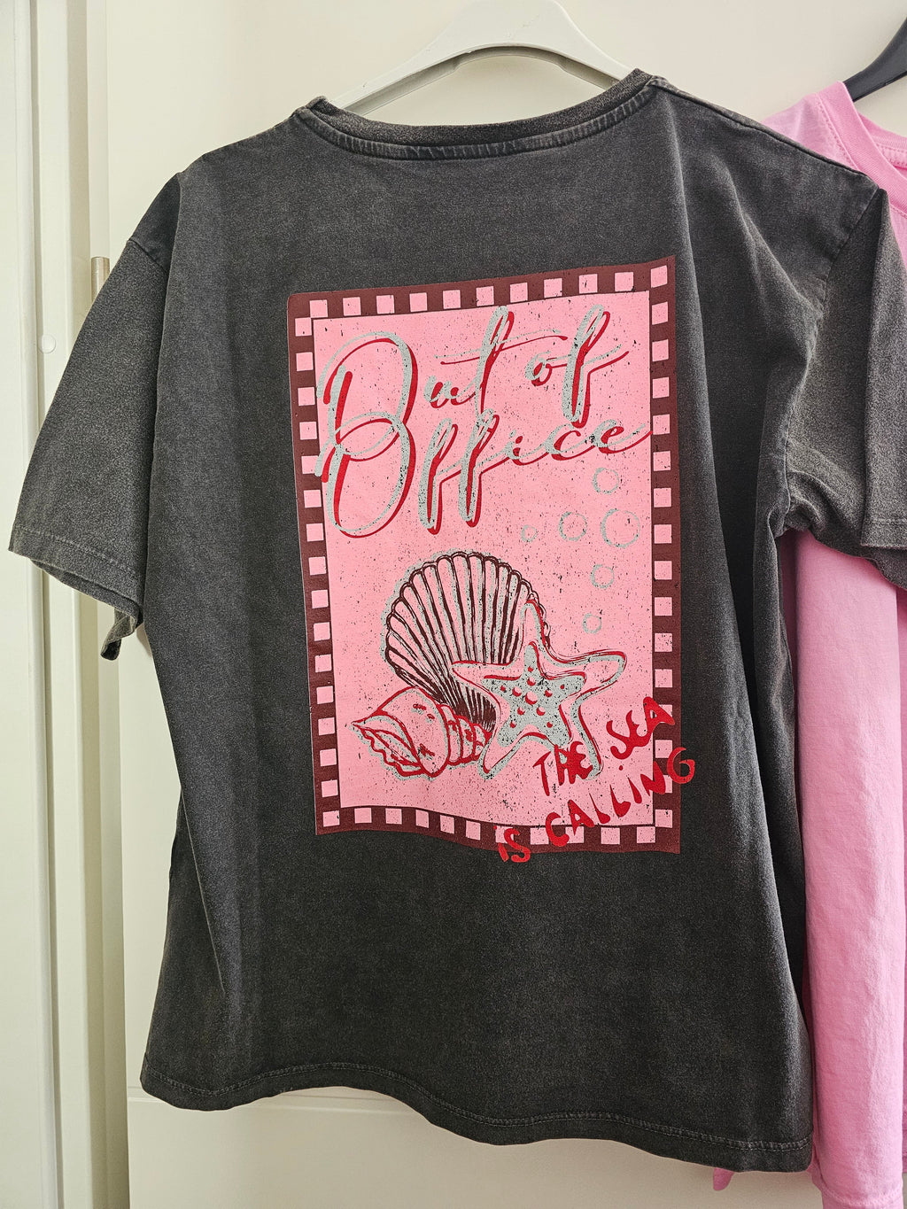 T-Shirt Out of Office